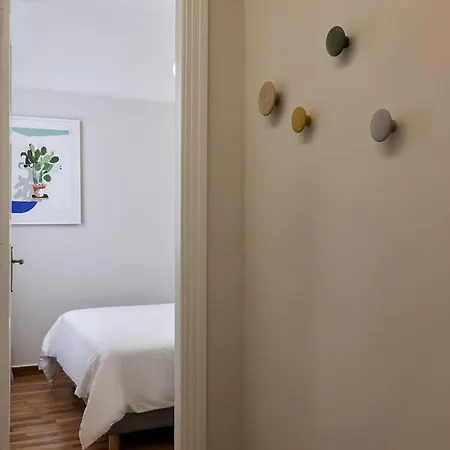 Pagrati Modernist 2bd Apartment