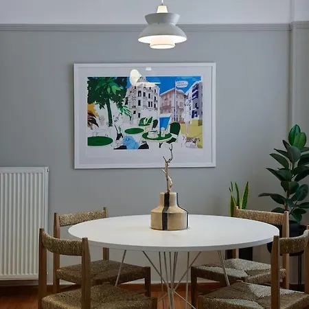 Pagrati Modernist 2bd *